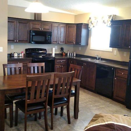 Campbell'S Accommodations Gull Lake エクステリア 写真