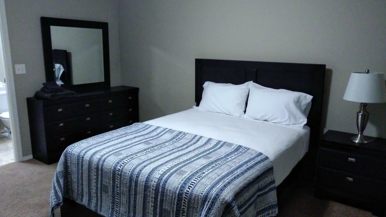 Campbell'S Accommodations Gull Lake エクステリア 写真